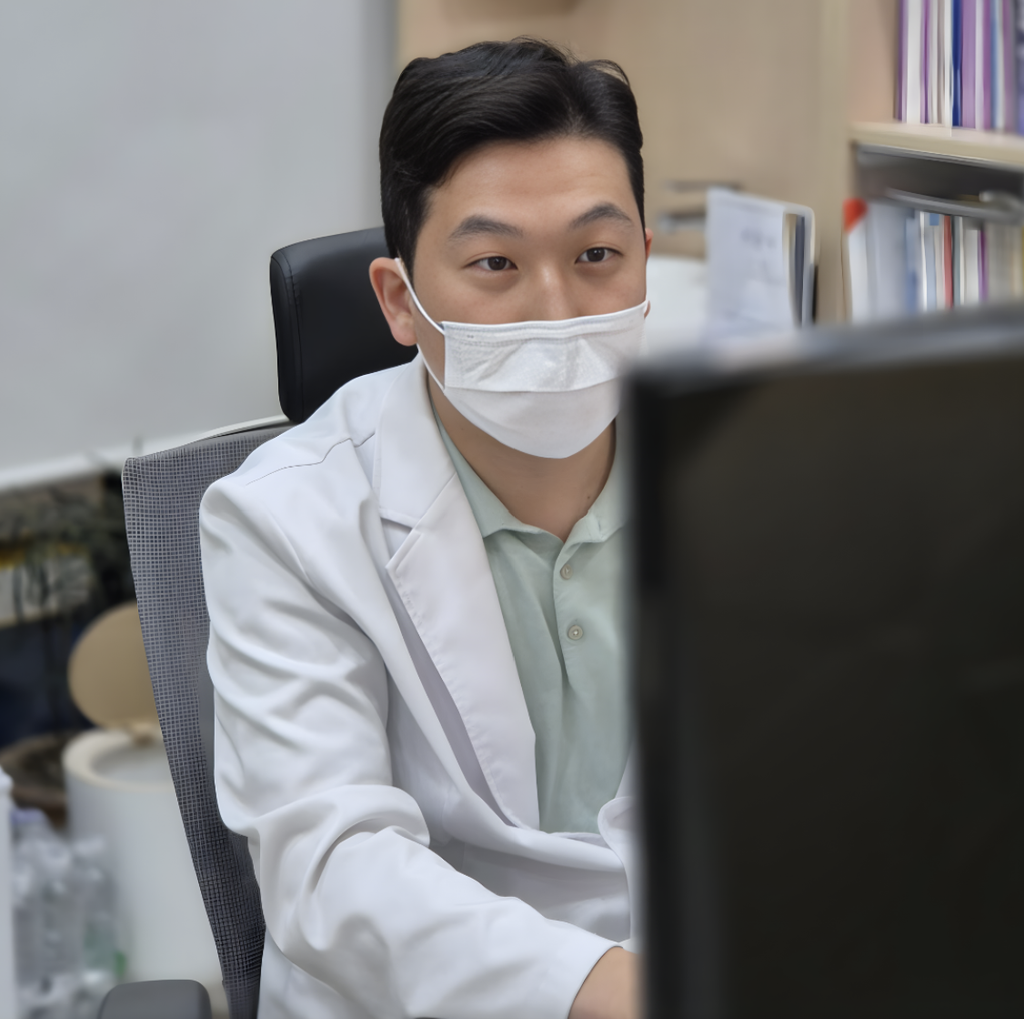파킨슨병 떨림과 수전증 차이를 설명하는 이종민 신경과 전문의